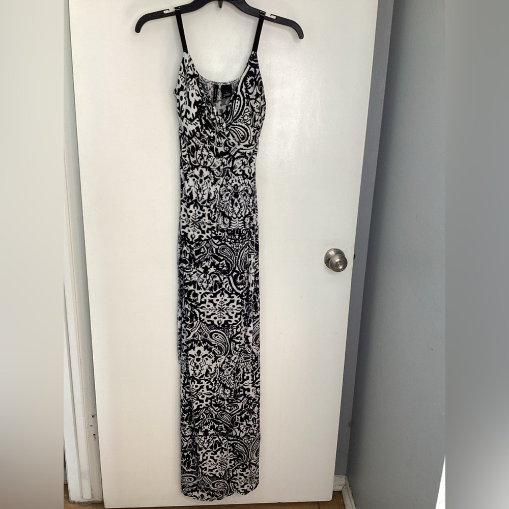 New Directions Black and White Patterned Maxi Dress